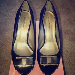 Bandolino Black Bow Wedges, Size 8M